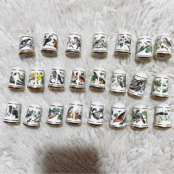 Vintage Franklin Mint Garden Birds & Flowers 23 Porcelain Thimbles Lots - Picture 1 of 4